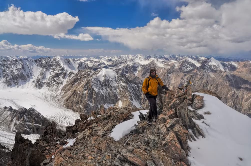 Ascension of the Uchitel Peak
