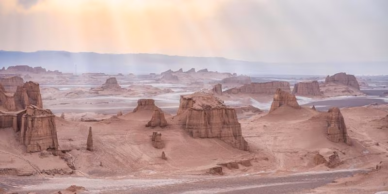 Iran between cities and deserts