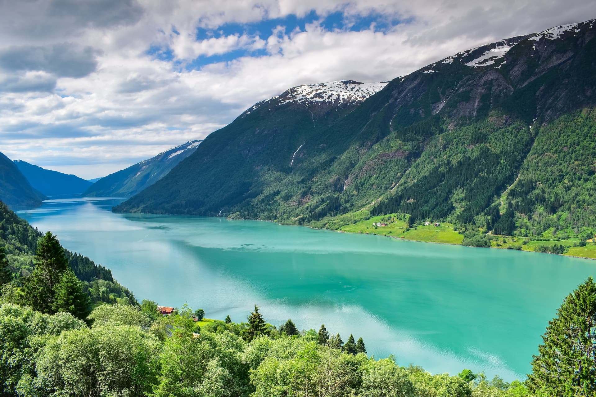 Discovering the fjords, glaciers and historical treasures