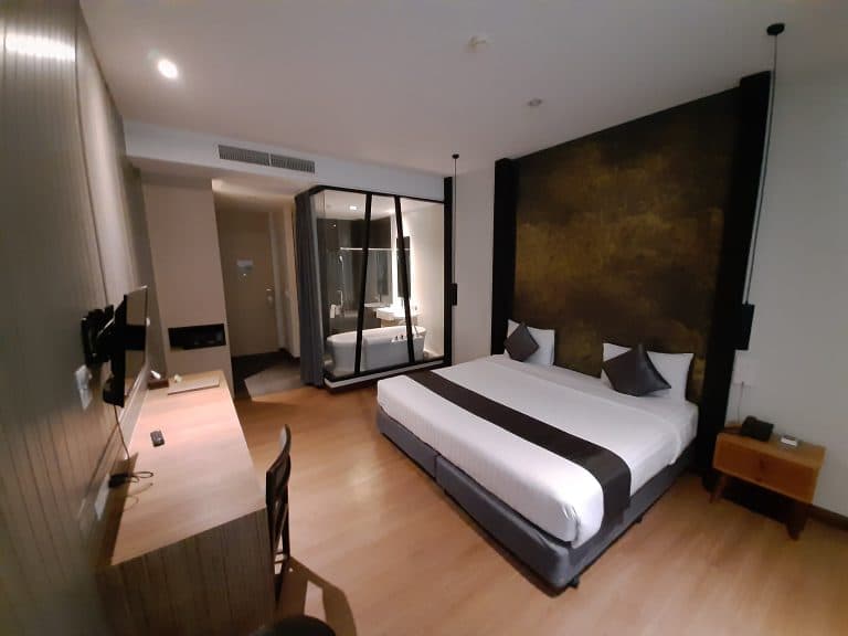 Deluxe Pool View Room
