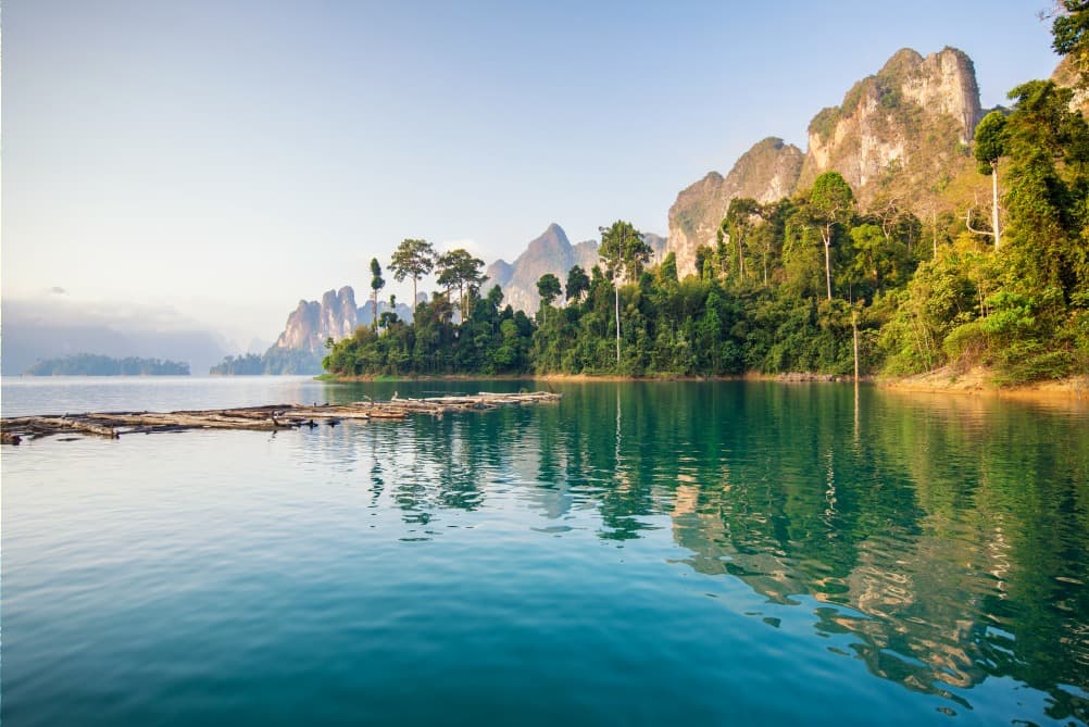 Khao Sok National Park: jungle expeditions in the heart of Thailand