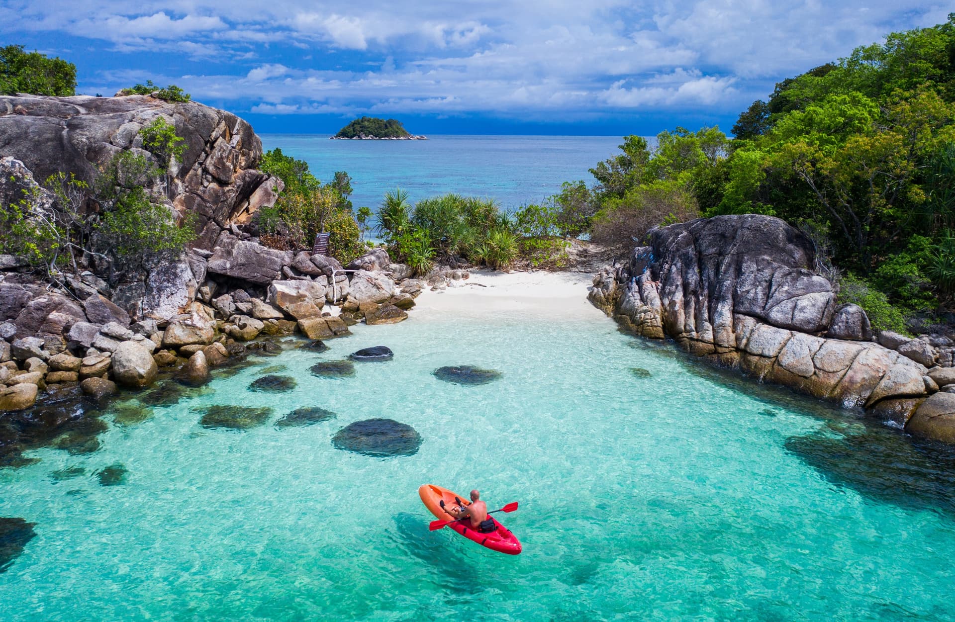 Koh Phi Phi or Koh Lipe: Which Island to Choose?