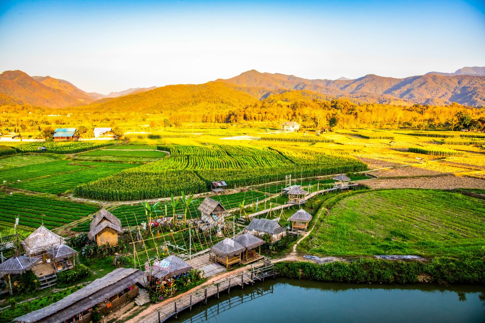 🚗 Self-Drive Tour in the Heart of Northern Thailand – Between Mountains, Craftsmanship and Northern Ethnic Groups