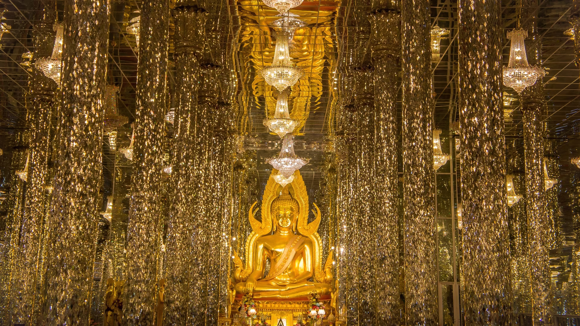 Summer trip in small groups in the heart of Siam