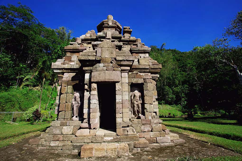 Yogyakarta intimate: half-day "Archaeology" (in search of lost temples)