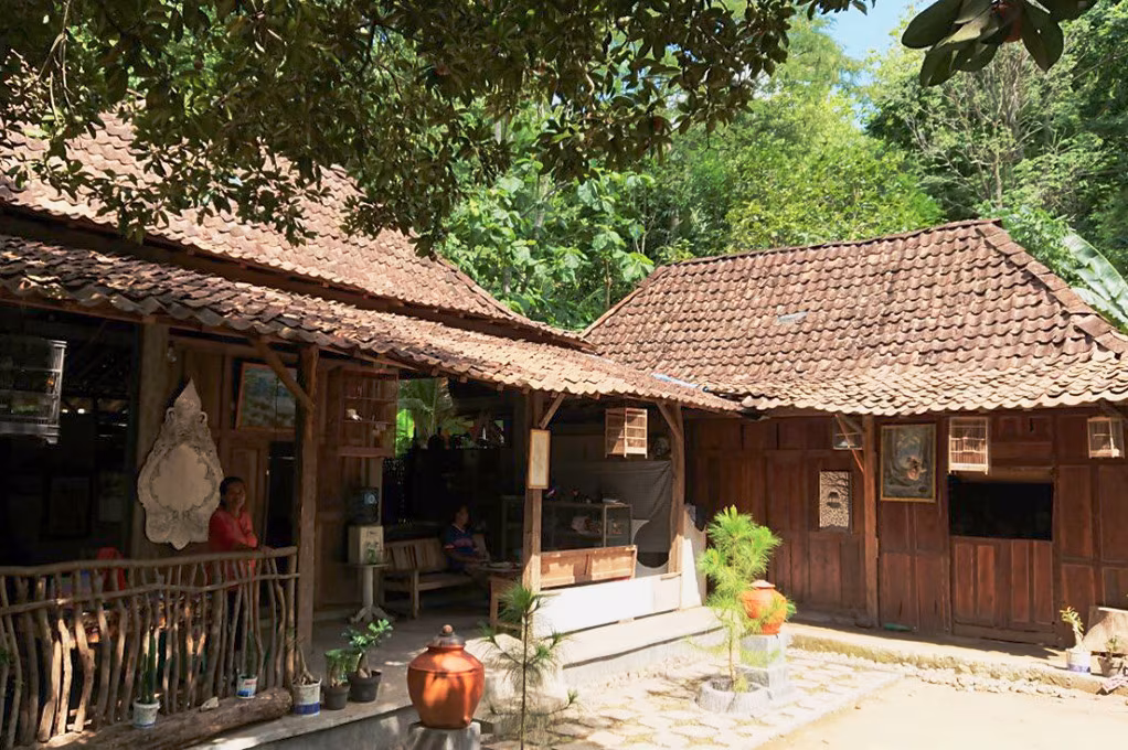 Yogyakarta Intimate: Half-Day "Craftsmanship" (Batik & Wayang Kulit)