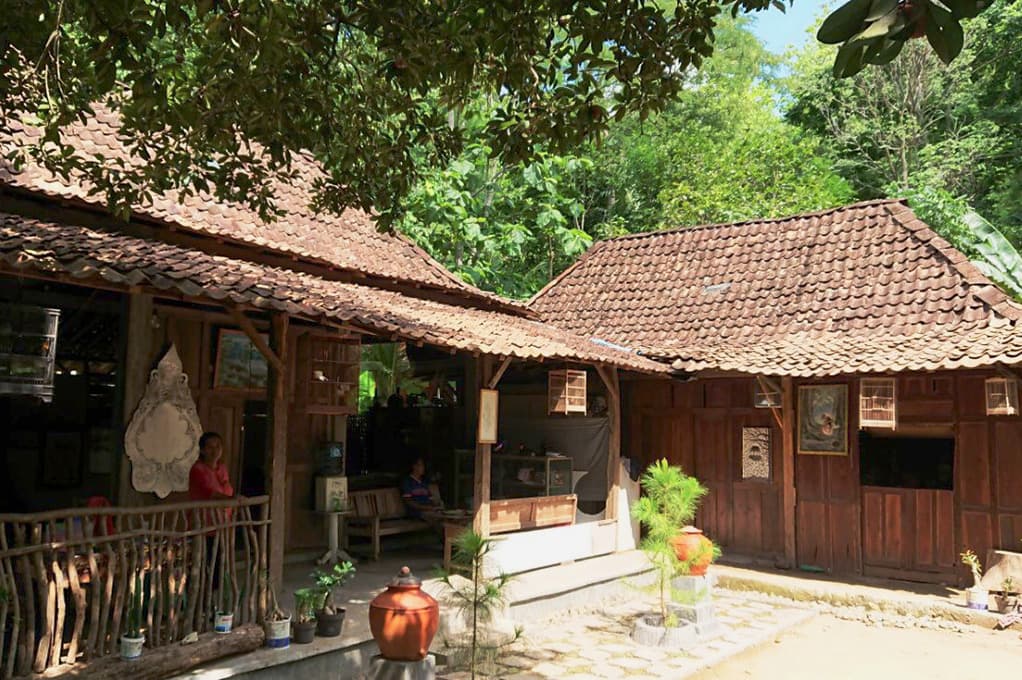 Yogyakarta Intimate: Half-Day "Craftsmanship" (Batik & Wayang Kulit)