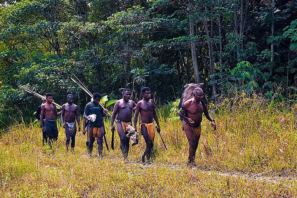 Papua: at the heart of the Wenami, Keuw & Burate tribes