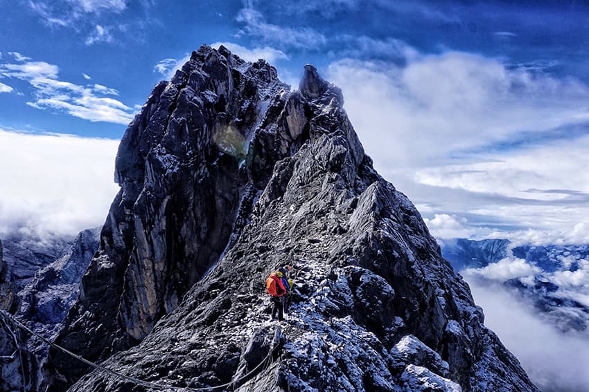Papua: expedition to the mythical Carstensz Pyramid (helicopter version)