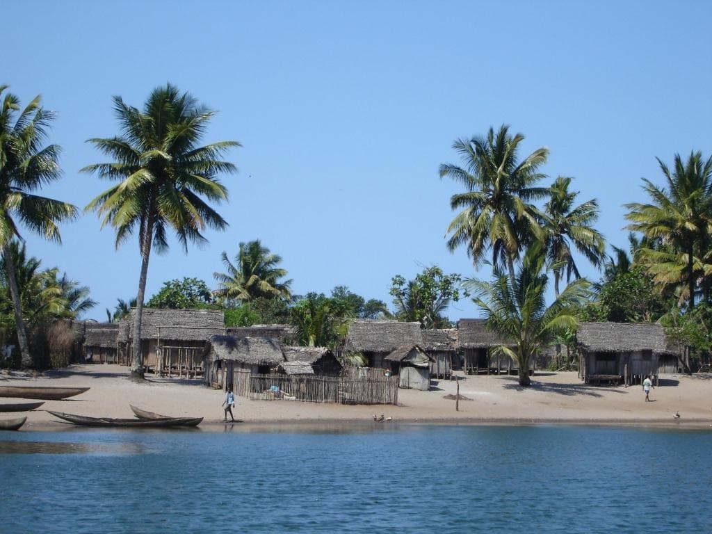 Immersion in the heart of Zafimaniry country and the Pangalanes Canal