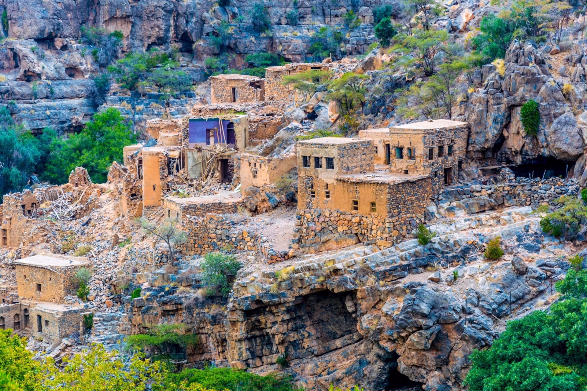 Essential Oman: cities, mountains and desert