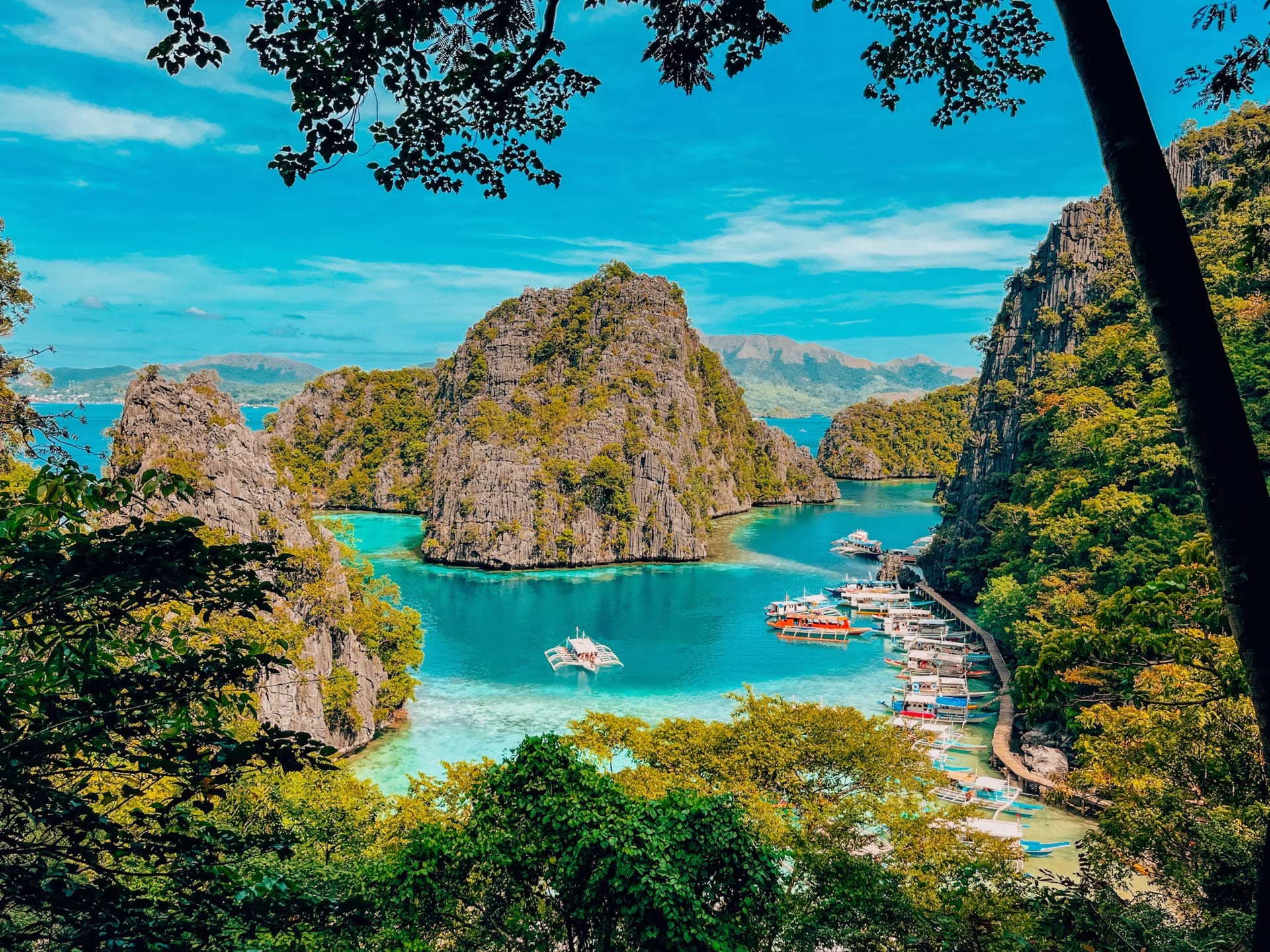 Philippines Grand Format: From the Rice Fields of the North to the Island Gems